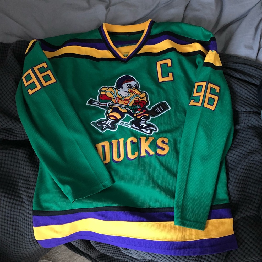 Mighty ducks Conway hockey jersey
XL